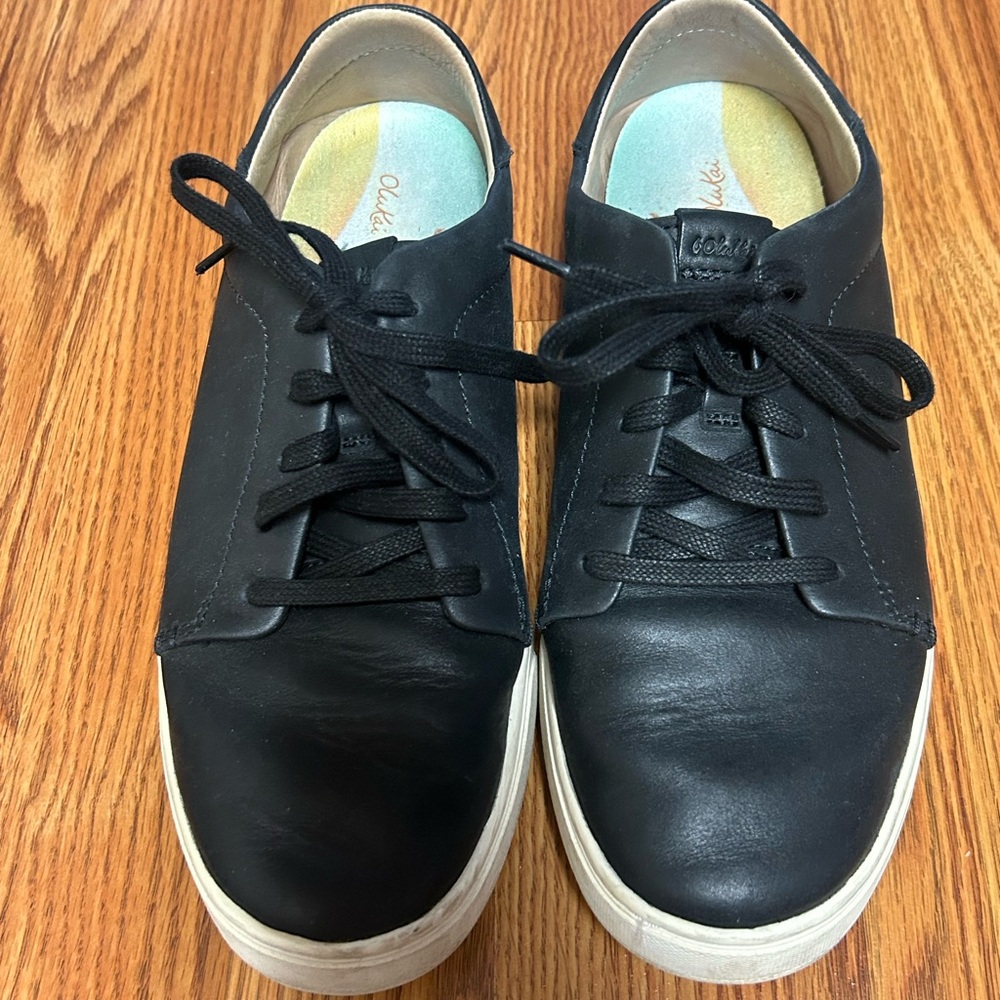 OluKai Black Leather Sneaker Size 10